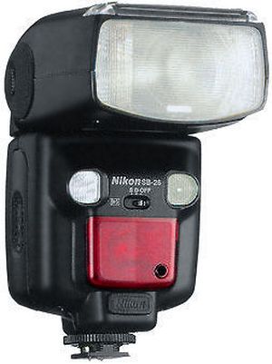 Flash de type cobra de la marque Nikon SB26, adaptable pour la macrophotographie.
